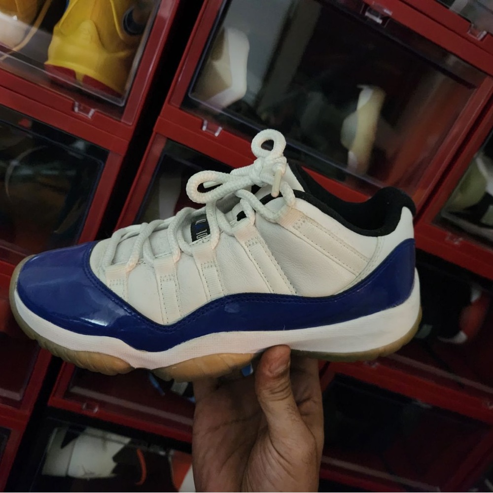 Used Women Air Jordan 11 Low 10/10 condition worn once.